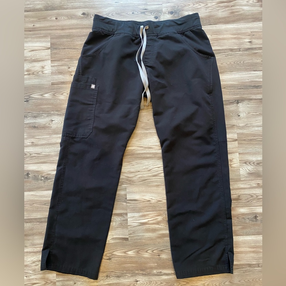 FIGS Kade petite medium black scrub bottom